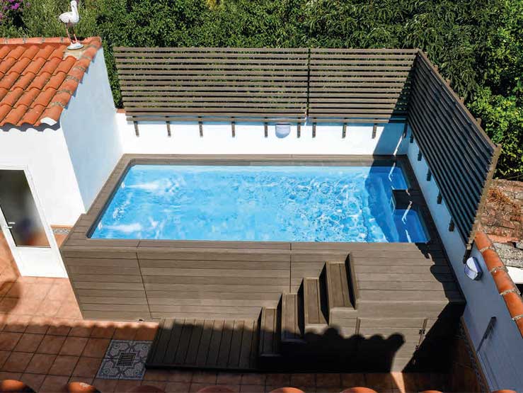 Revestimiento de Piscina con Madera Tecnológica