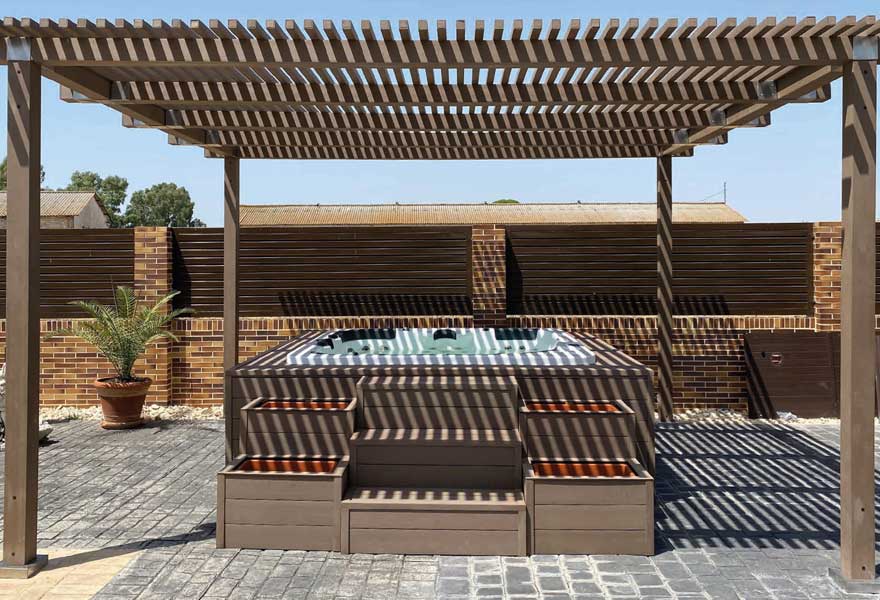 Pérgola de Madera Tecnológica para Jakuzzi