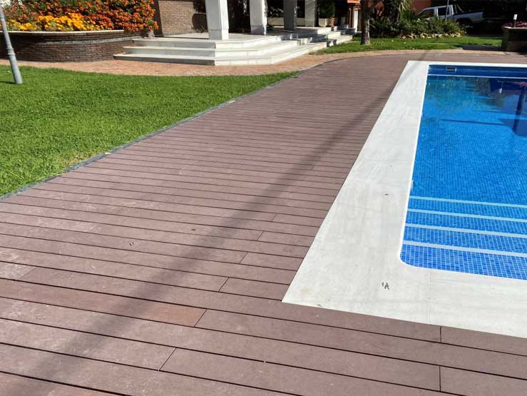 Tarima de Madera Tecnológica con Coronación Piscina