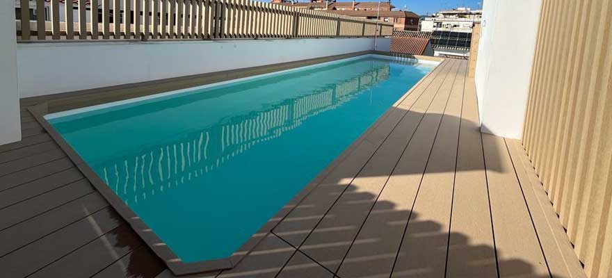 Tarimas de Exterior de Madera Tecnológica para Piscinas